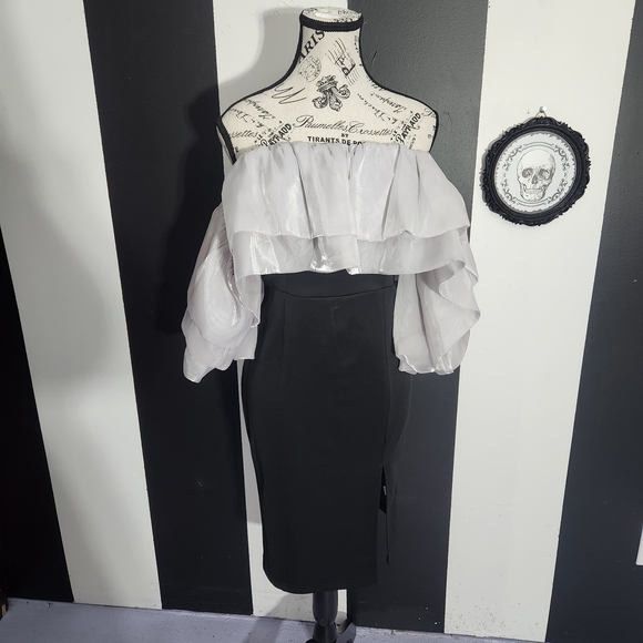 Elegant Black and White Off-Shoulder Midi Dress - Picture 3 of 7